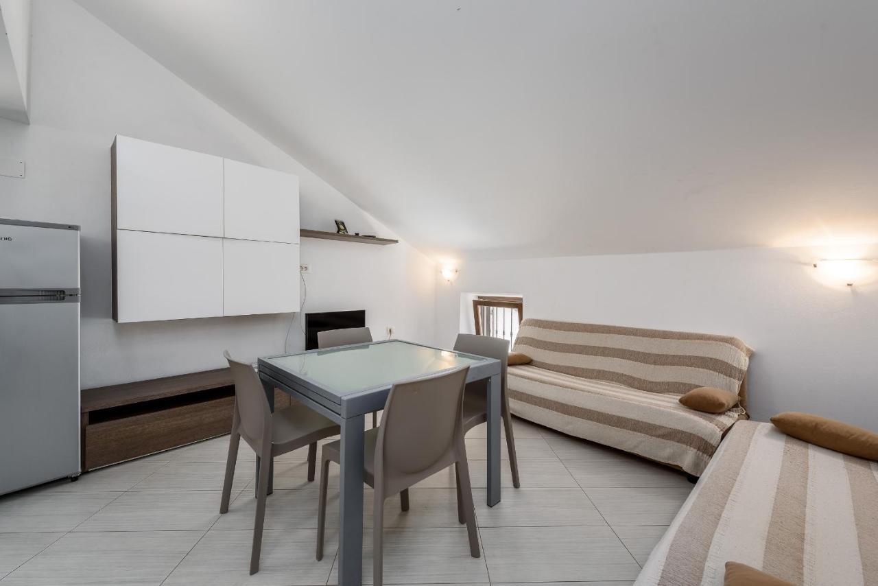Apartments Dante Umag Eksteriør billede