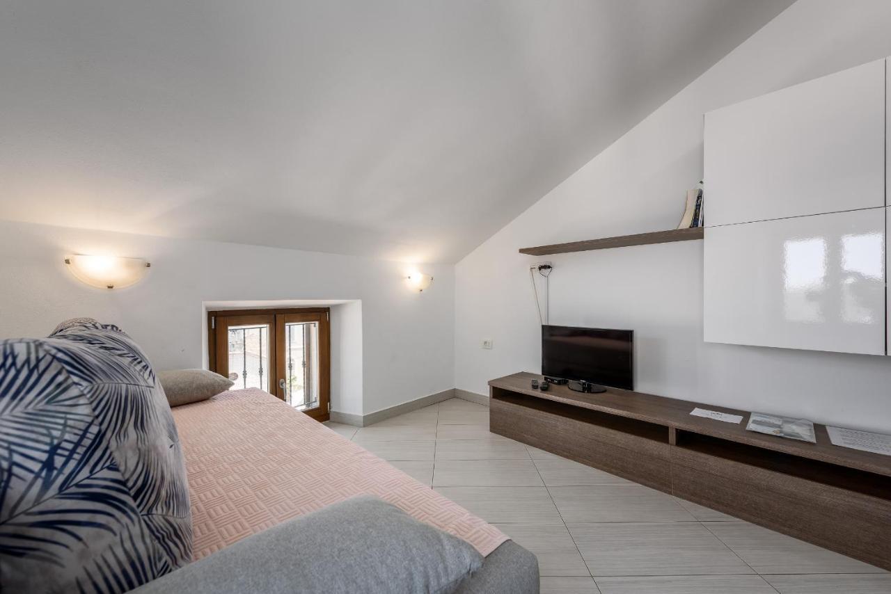 Apartments Dante Umag Eksteriør billede