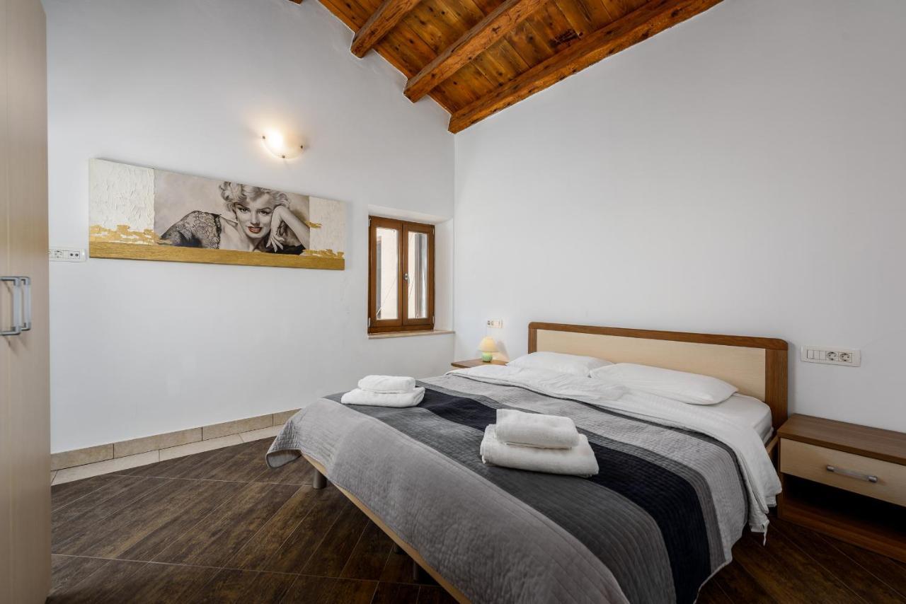 Apartments Dante Umag Eksteriør billede