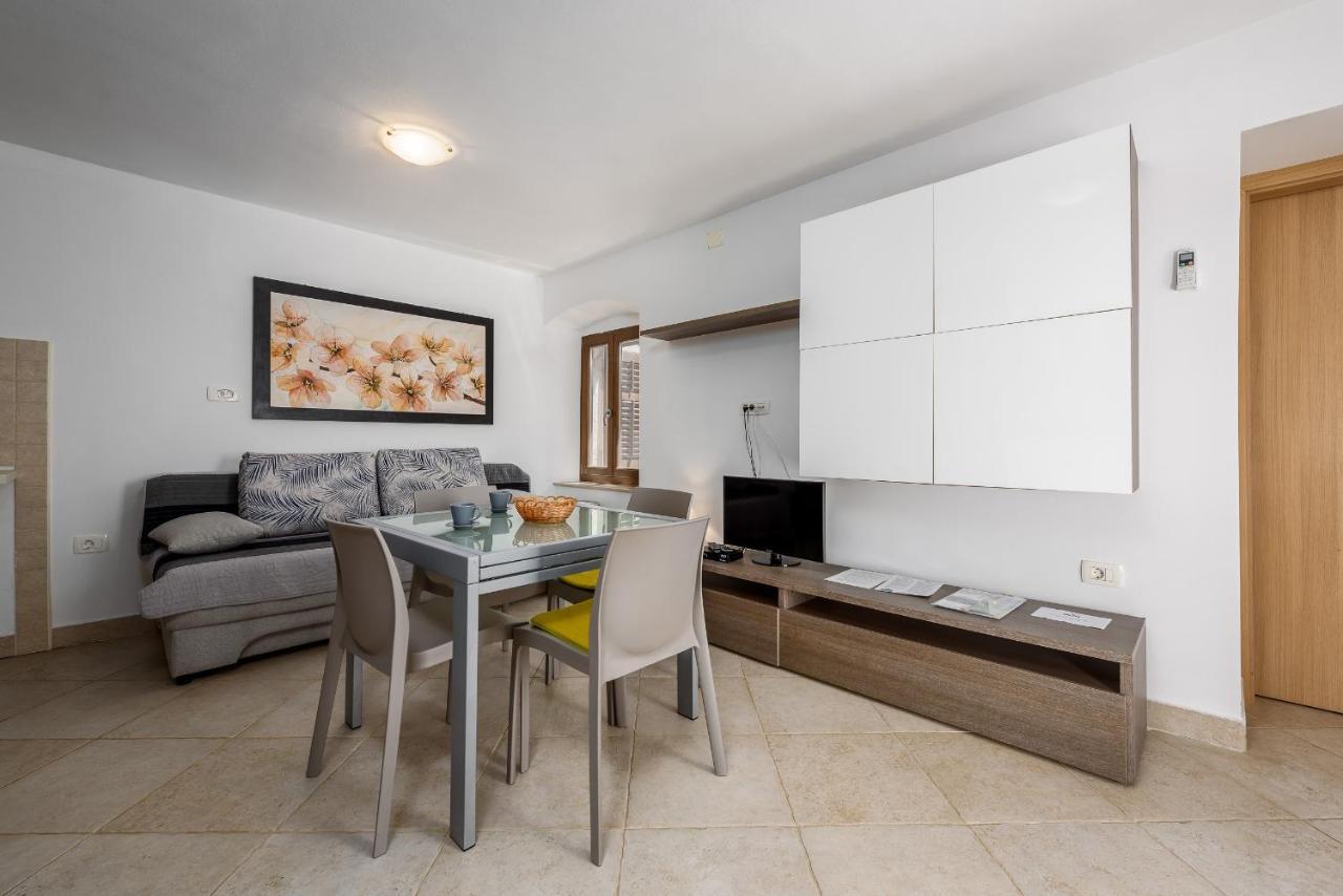 Apartments Dante Umag Eksteriør billede