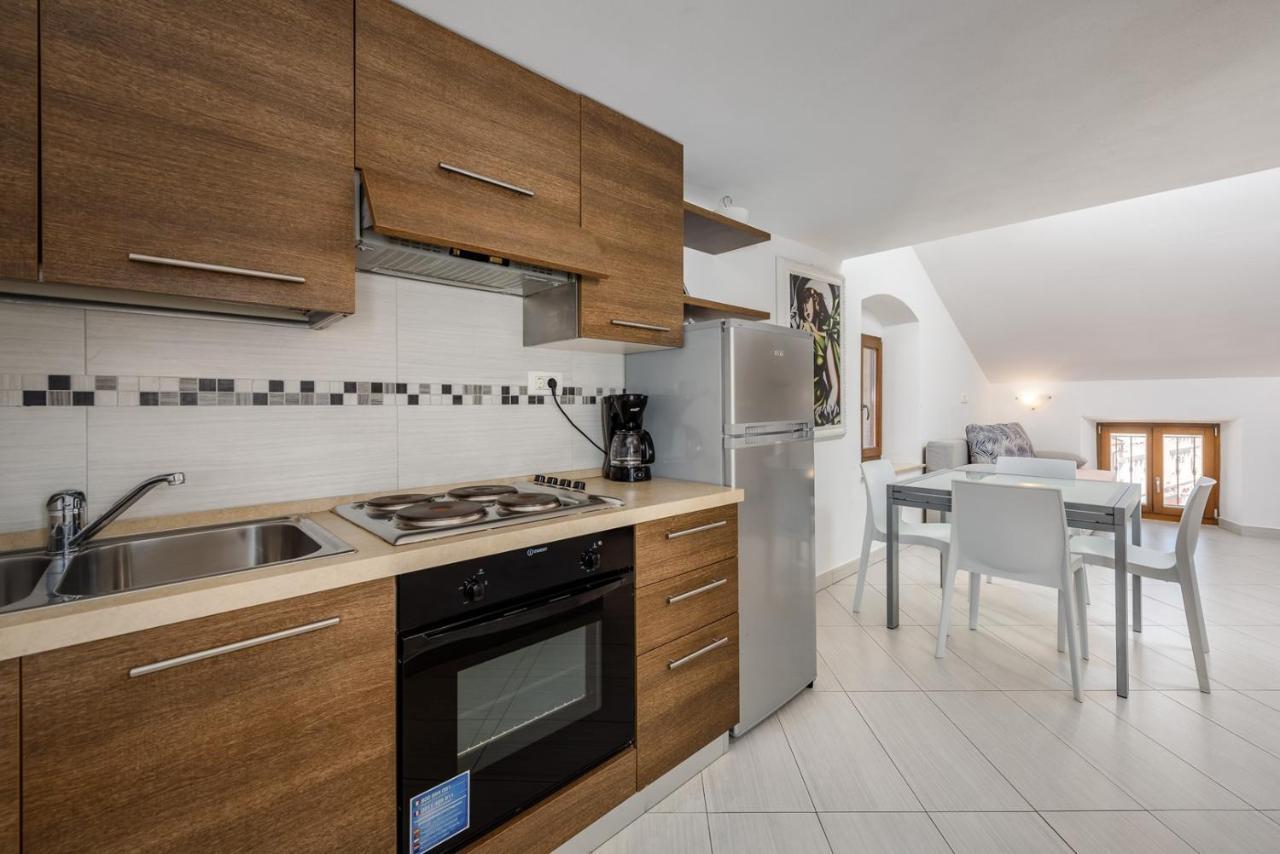 Apartments Dante Umag Eksteriør billede