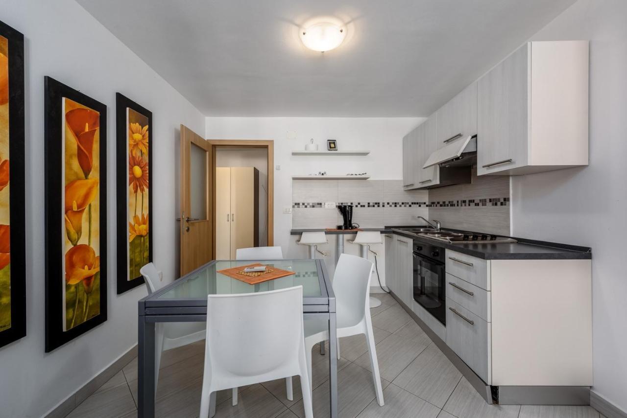 Apartments Dante Umag Eksteriør billede